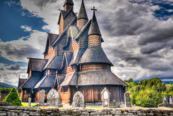 Keindahan Heddal Stave Church