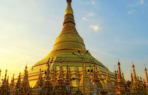 Keindahan Kyaiktiyo Pagoda