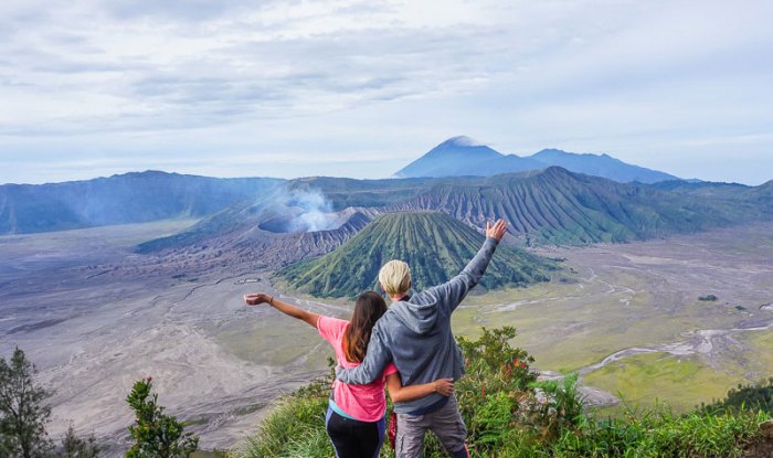 Bromo mount sunrise hike trekking tour off diy