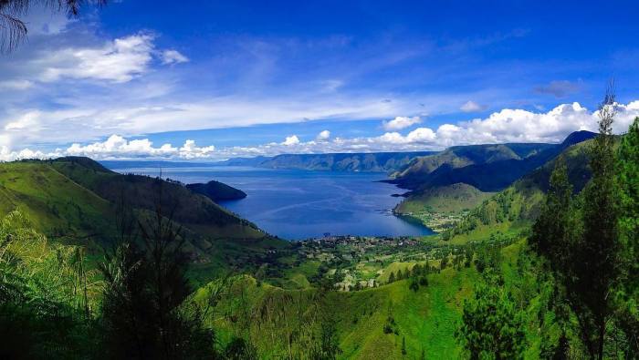 Lakes indonesia kelimutu colored volcanic crater mysterious danau formation philippines warna volcanoes tiga island youramazingplaces lake tri volcano unique laghi