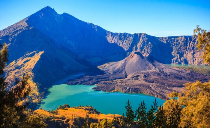 Lombok beach places volcano pink indonesia gorgeous lake visit other top jakarta via post