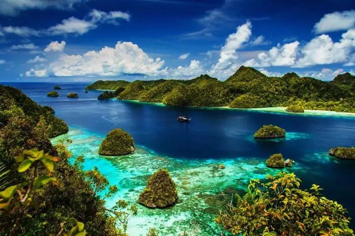 Indonesia beautiful places tourist visit landscapes ampat 2021