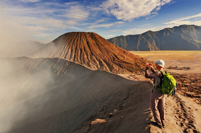 Bromo mount tour crater hiking trekking indonesia hike java travel guide mountain sunrise off climbing