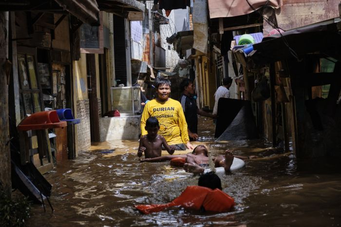 Floods flooding evacuation insurancejournal