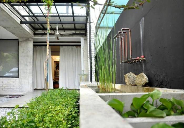 Industrial courtyard garden urban style landscape design conversion warehouse homestolove au designer landscaping small planters sydney inner west article